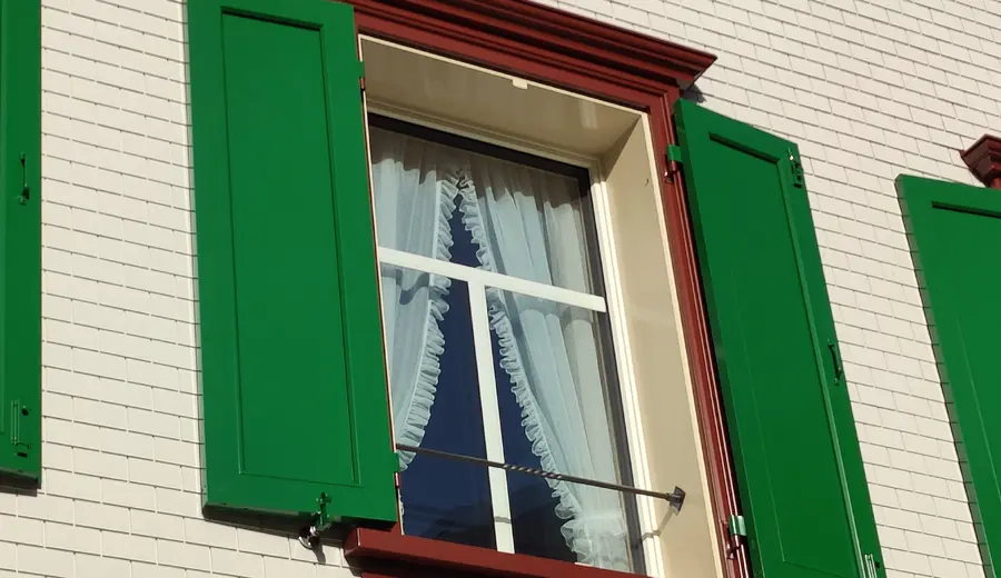 PASSENDE FENSTERLÄDEN AUF DER ALP