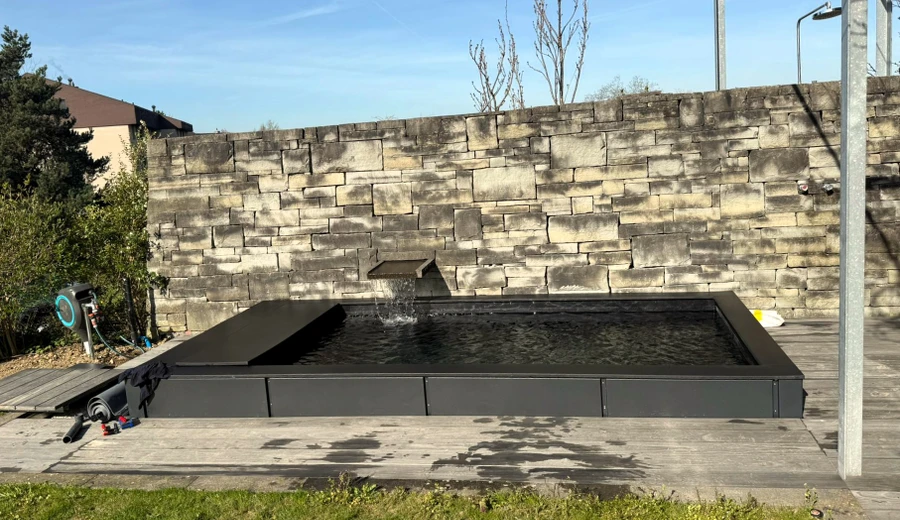 BADEBRUNNEN IM GARTEN