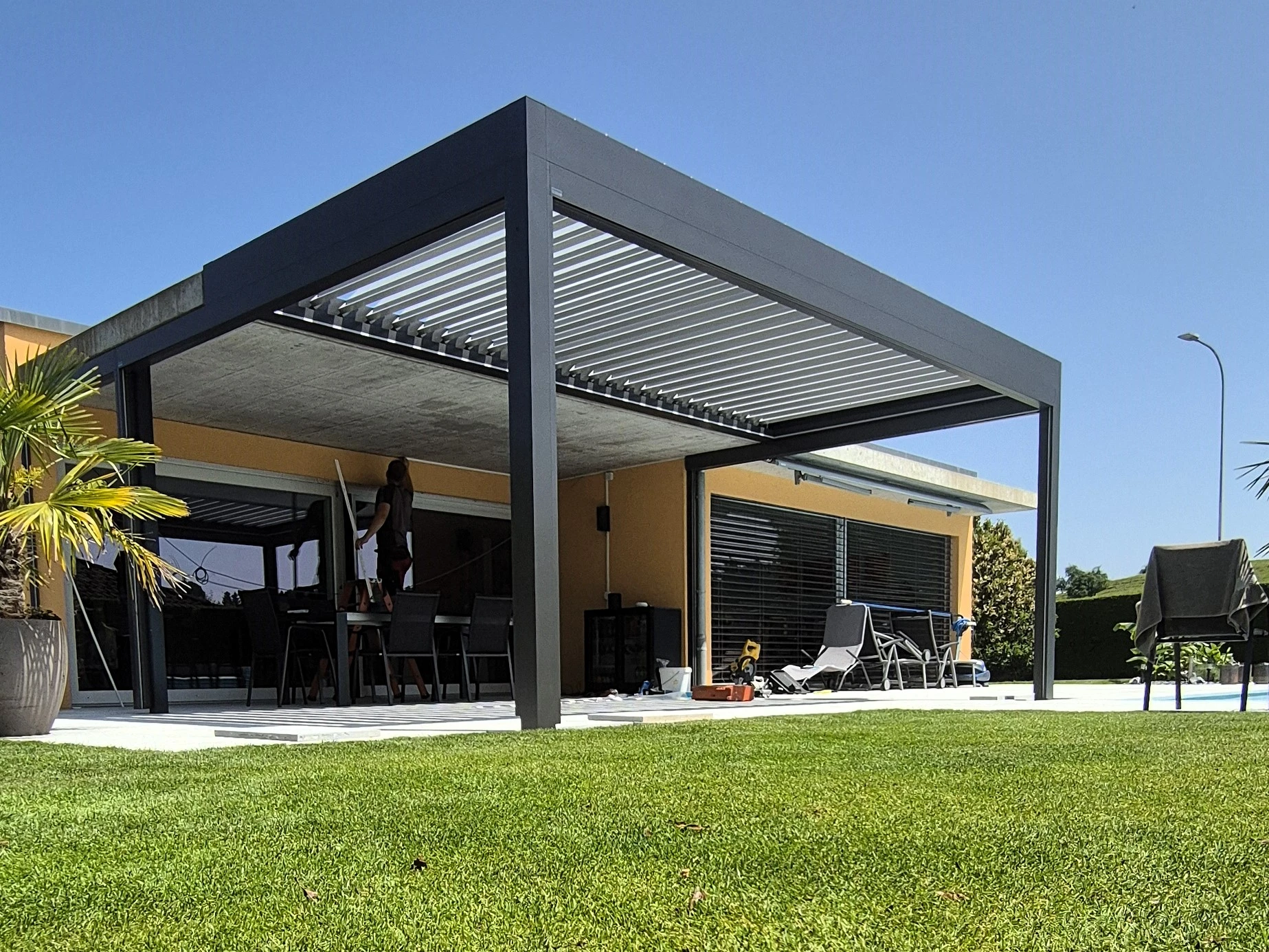 Lamellendach im Garten